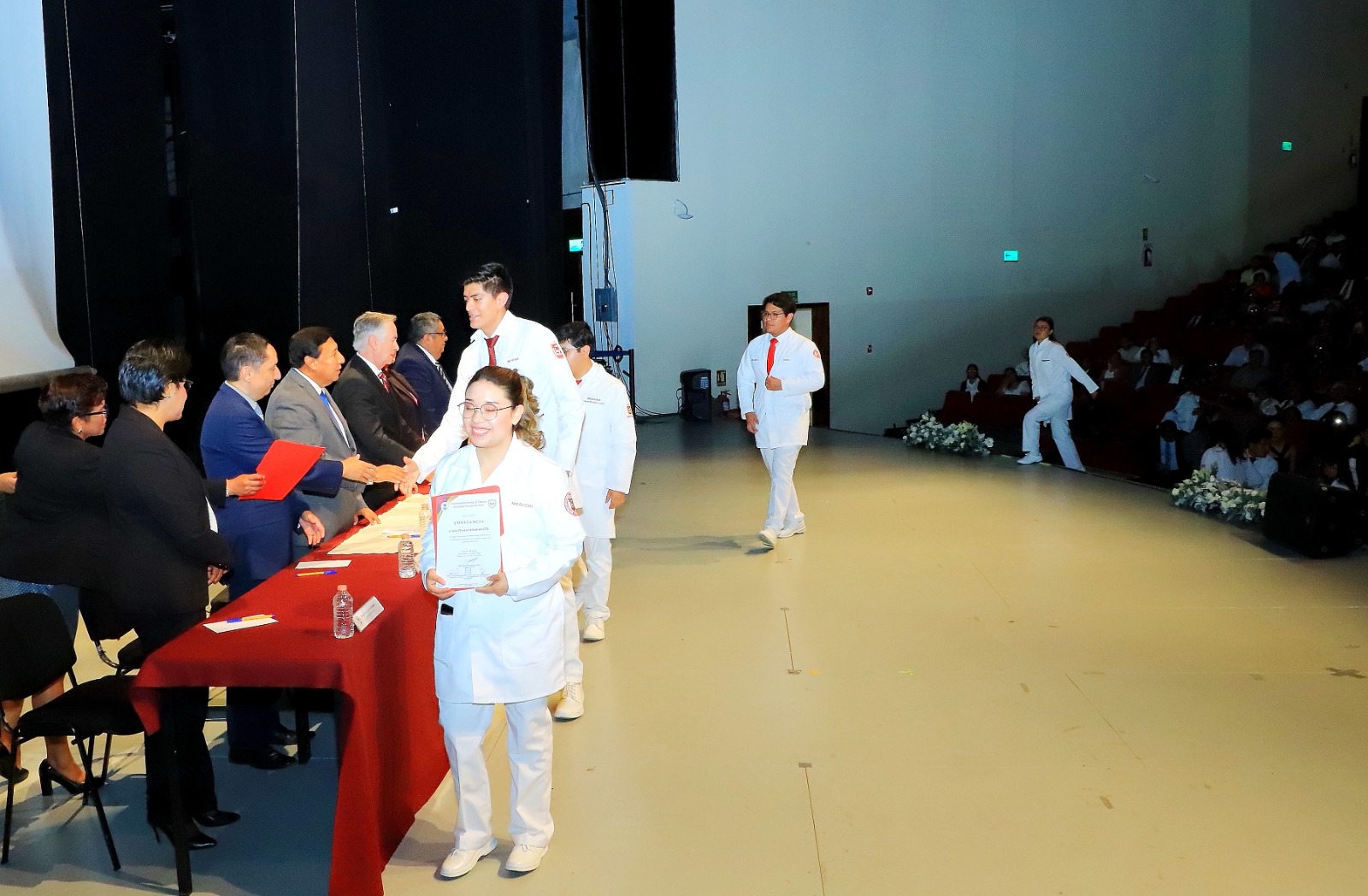 Realizan juramento ético estudiantes de la UATx
